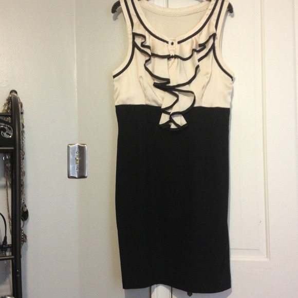 *SOLD* Black and cream spandex fitted dress