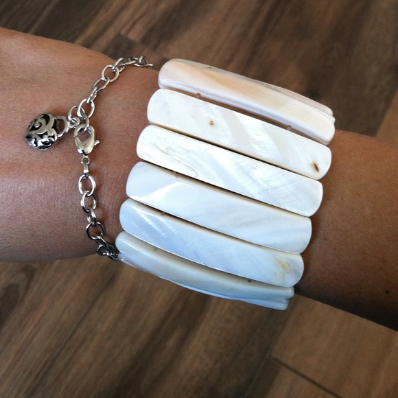 Ultra sweet seashell bracelet!
