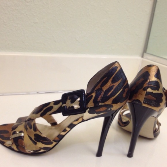 Guess - Picture 2 of 3