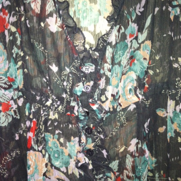 Sleeveless floaty top! - Picture 2 of 4