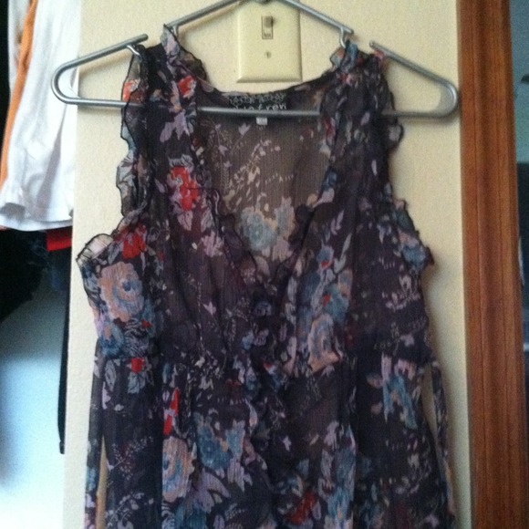 Sleeveless floaty top! - Picture 3 of 4