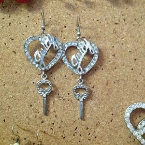 Earrings/shorts bundle
