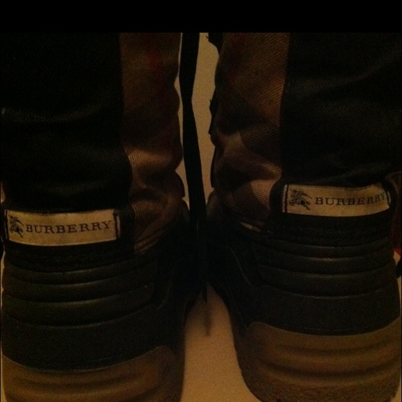 ⚡️SOLD⚡️ Authentic Burberry Snow Boots - Picture 1 of 4