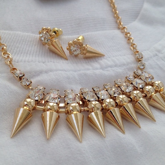 Gold w/crystal lined spike cone necklace set