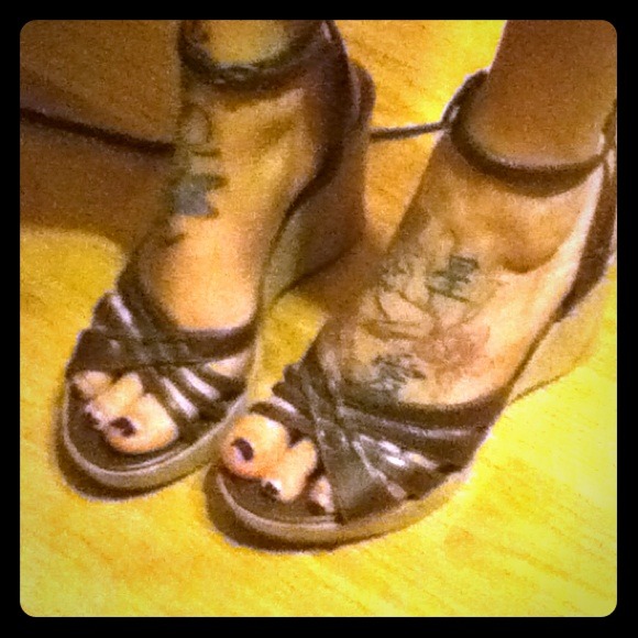 💋💋Adorable brown wedges💋💋