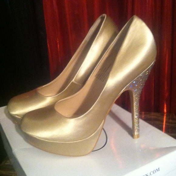 Light brown Steve Madden shoes