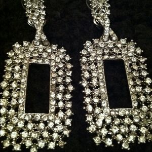 Classic & beautiful high end earrings!