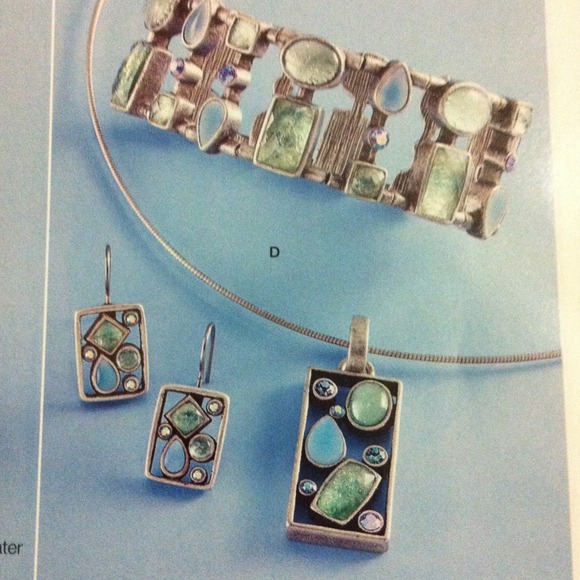 Necklace, earrings, & bracelet set