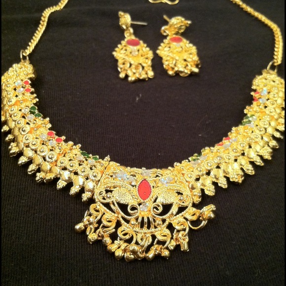 Beautiful Indian Style Necklace & Earring Set - Picture 1 of 4