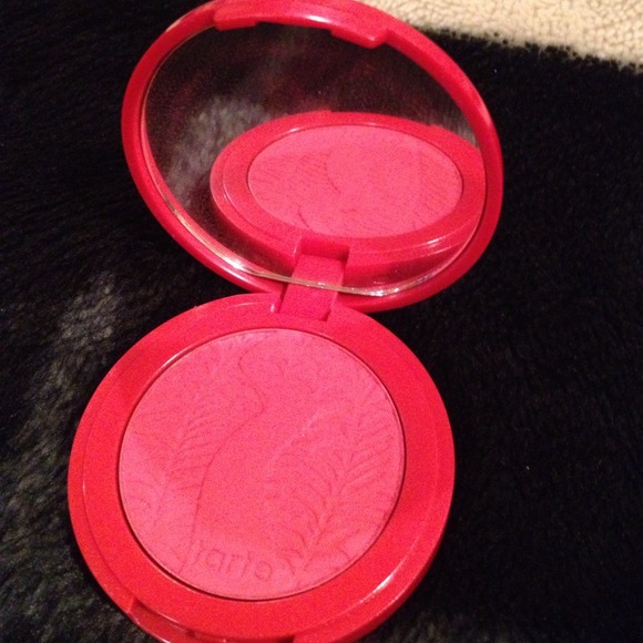 ⚠Sold! Tarte blush in Natural Beauty . Swatched o