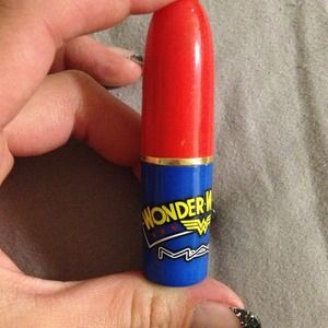 Wonderwomen Mac lipstick SATIN SPITFIRE