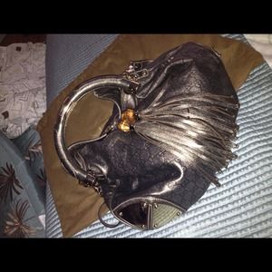 Gucci Leather Indy bag with the guccisima imprint