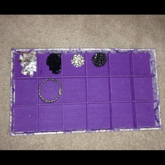 16 by9 Jewelry organizer