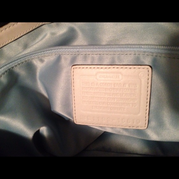 Authentic Coach purse - Picture 3 of 4