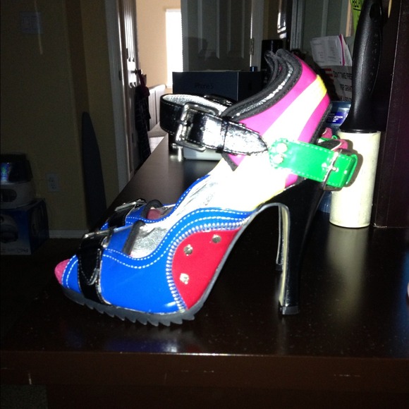 Heels - Picture 2 of 4