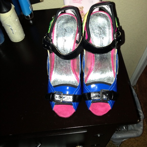 Heels - Picture 3 of 4