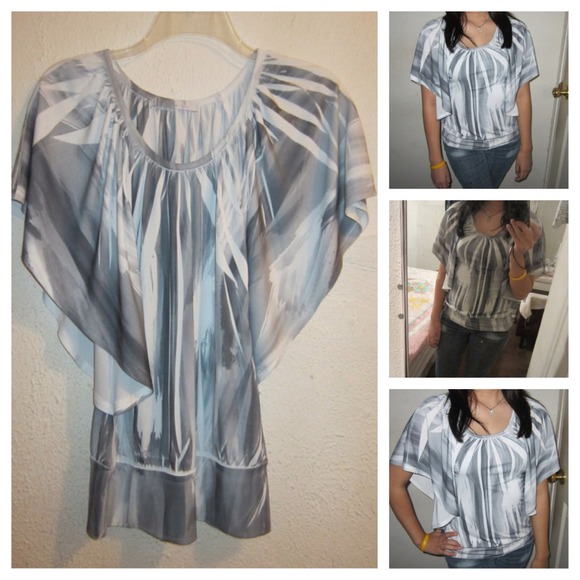 🔴SOLD IN BUNDLE!🔴🍓Gray & White Dressy Top!🍓