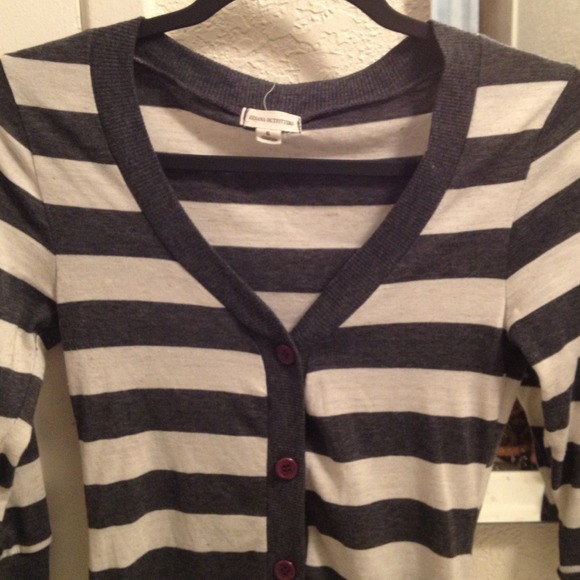 💢💢SOLD💢💢Striped gray and cream cardigan