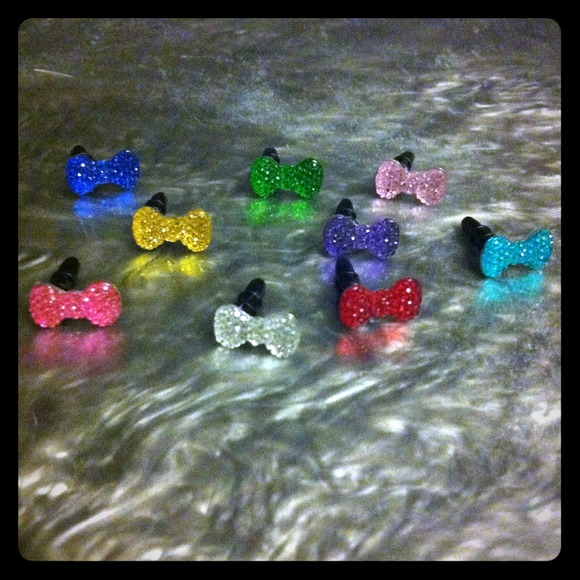 Glitzy bow iPhone iPod iPad headphone jack plugs