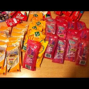 Packages of 10-12 razors