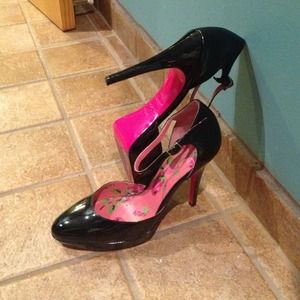 Betsey Johnson  pumps