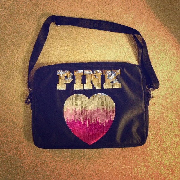 ❌Reserved❌VS Laptop Case🌟never used🌟