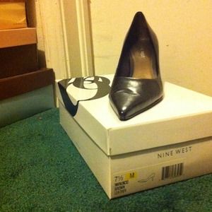 Never worn. Brown Nine West NWNUNCIO heels. 7.5