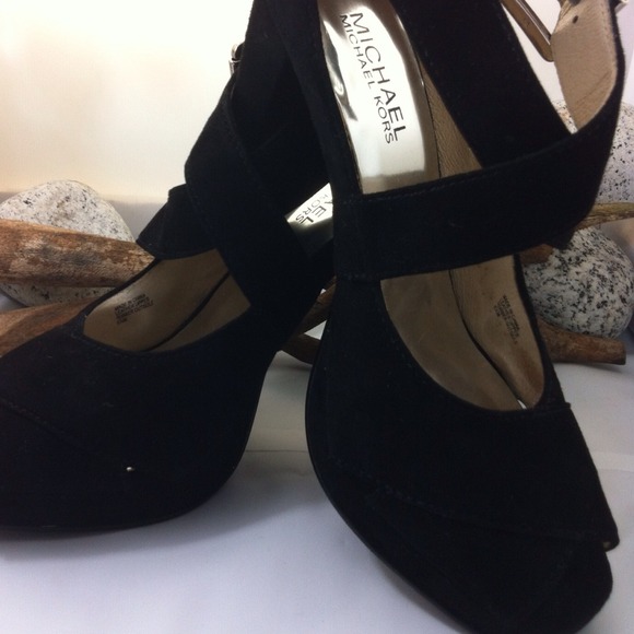Michael Kors 👠 Black Kempton Pump - size 6.5