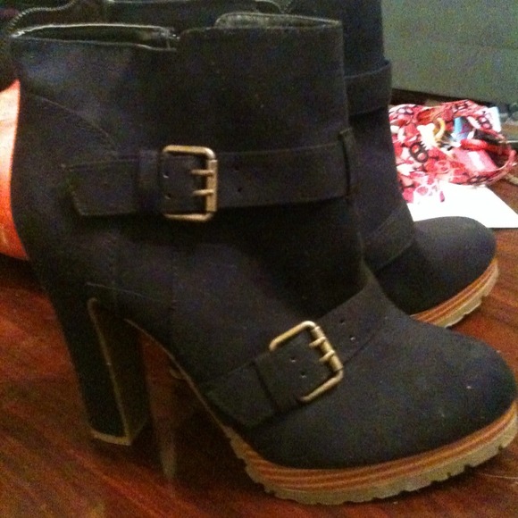 Mossimo ankle boots NWOT.