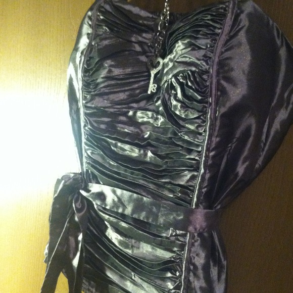 Fun metallic top! - Picture 3 of 4
