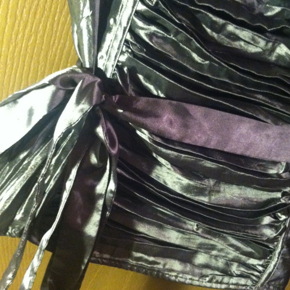 Fun metallic top! - Picture 4 of 4