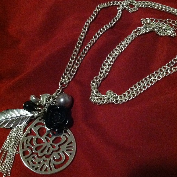 💟SOLD💟Long Silver Necklace