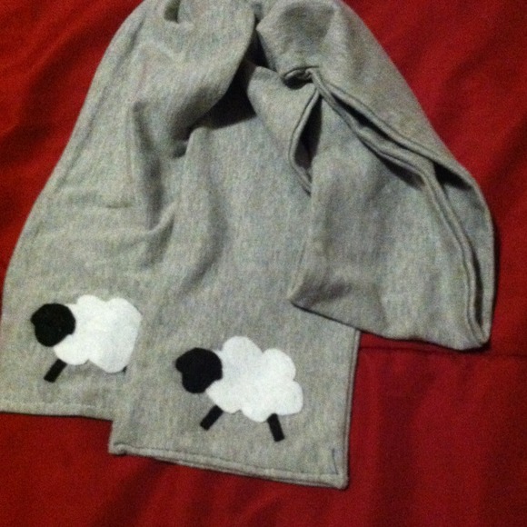 💟SOLD💟Grey Sheep Scarf