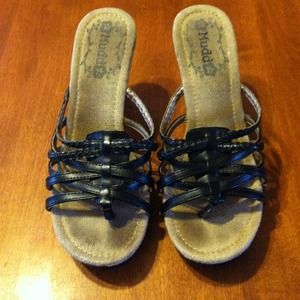 Size 8m mudd heels. Worn once.