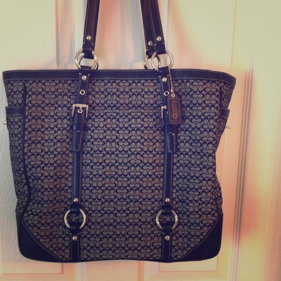 **Reduced! Authentic Coach shoulder tote bag