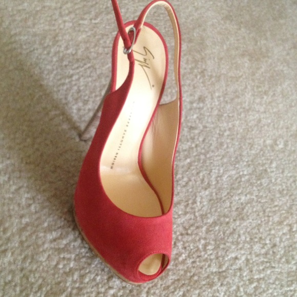 Shoes - Picture 4 of 4