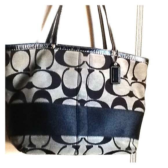 RESERVED. 👜👜Authentic coach tote handbag!