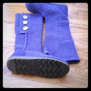 Authentic beautiful color UGG SIZE 7