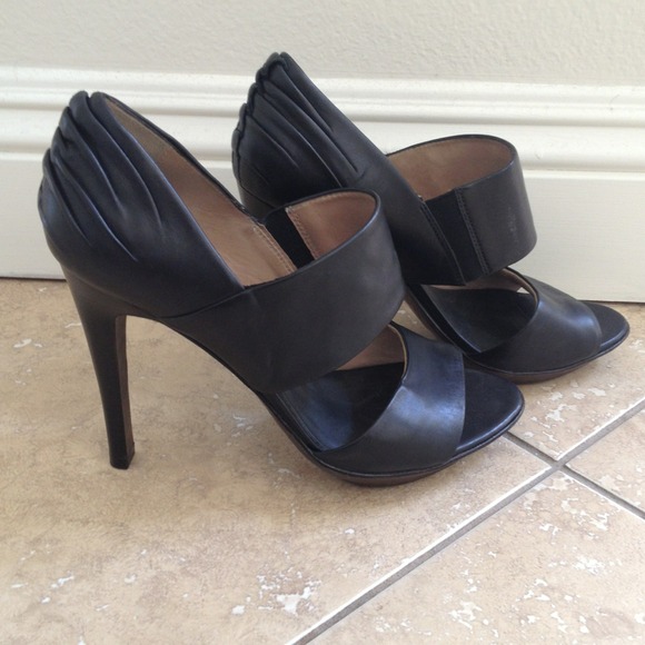 ⬇REDUCED⬇ All Saints Cut Out Leather Pumps NEW