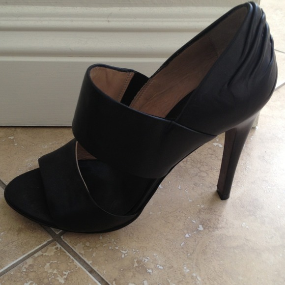 All Saints Shoes - ⬇REDUCED⬇ All Saints Cut Out Leather Pumps NEW All Saints Shoes - ⬇REDUCED⬇ All Saints Cut Out Leather Pumps NEW