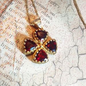 Garnet Four Leaf Clover pendant w/rope chain