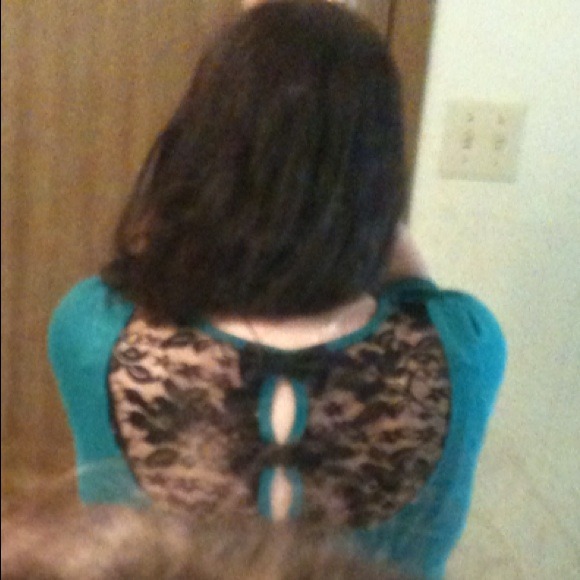 Beautiful emerald colored peplum shirt! - Picture 2 of 3