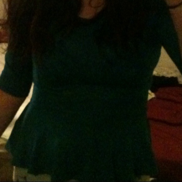 Beautiful emerald colored peplum shirt! - Picture 3 of 3