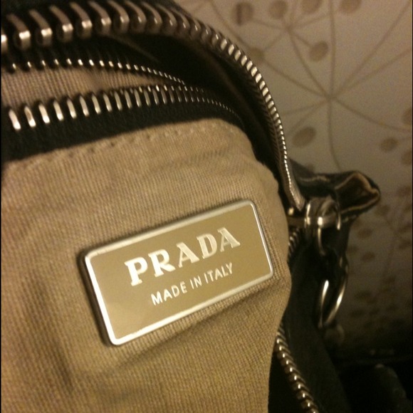 Prada black pebble leather handbag - Picture 4 of 4