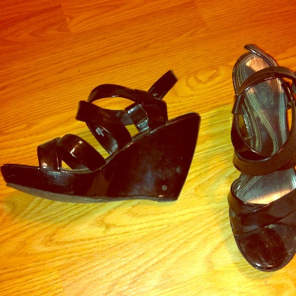 Simply Vera Wang Wedges size 7 - Picture 1 of 3