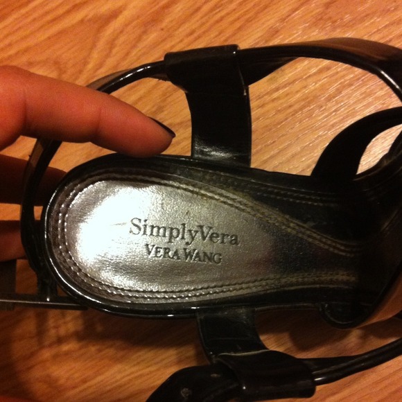 Simply Vera Wang Wedges size 7 - Picture 2 of 3