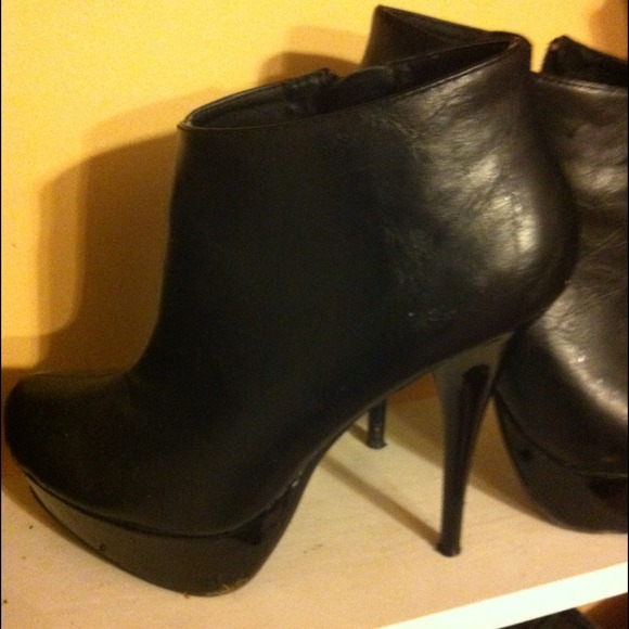 Size 7 Ankle Boots - Picture 2 of 4