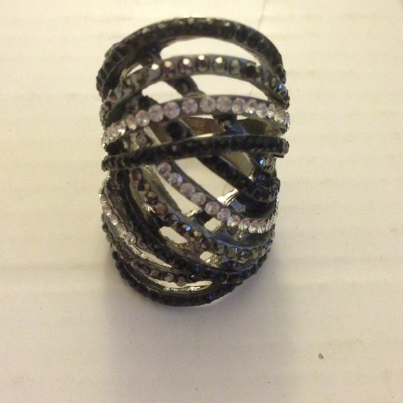 Beautiful rhinestone studded ring.