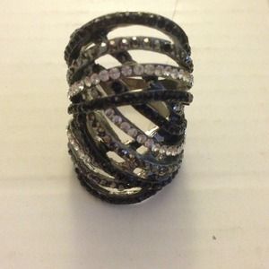 Beautiful rhinestone studded ring.