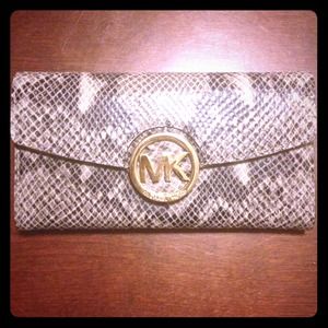 ❌❌SOLD!!❌❌Michael Kors wallet NWT